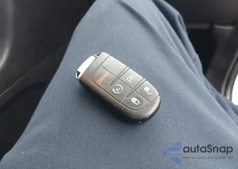 2015 Jeep Grand Cherokee Summit z USA, uszkodzony, nr VIN 1C4RJFJG0FC190201